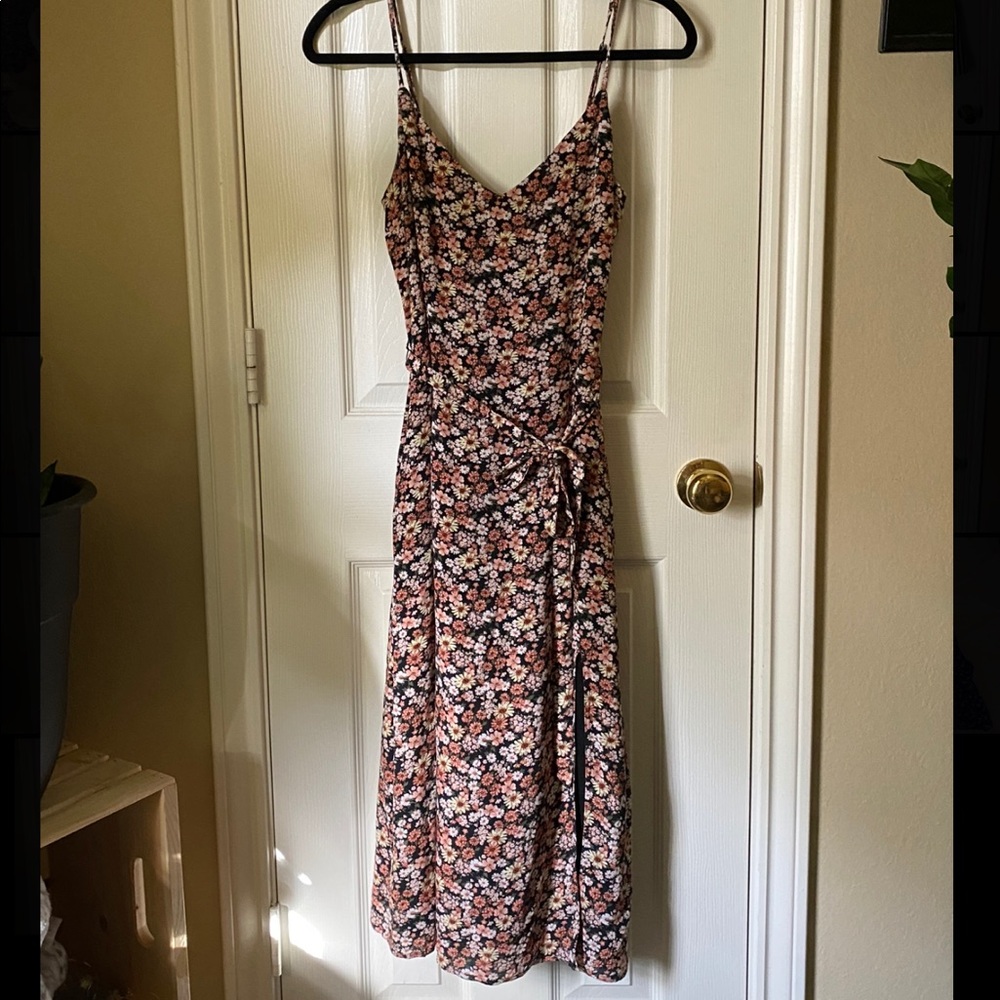 Abercrombie & Fitch high slit, waist tie dress